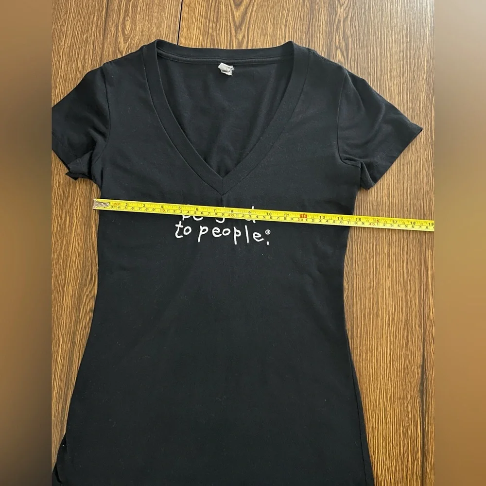 Be Good To People 
Women’s 
Small/Medium 
Black 
Short sleeve t-shirt - Picture 5 of 5